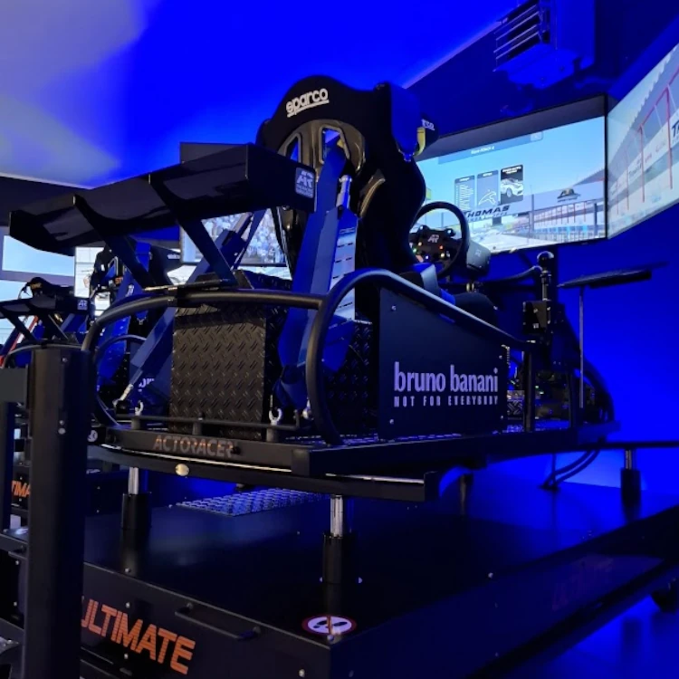 Ein Simulator mit Bruno Banani Branding